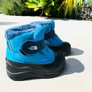 North Face snow boots. Kids size 8T. Worn once. Perfect for snow and cold.